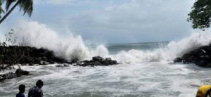 alert-given-on-sea-shore-because-of-mukunu-cyclone-in-gujarat